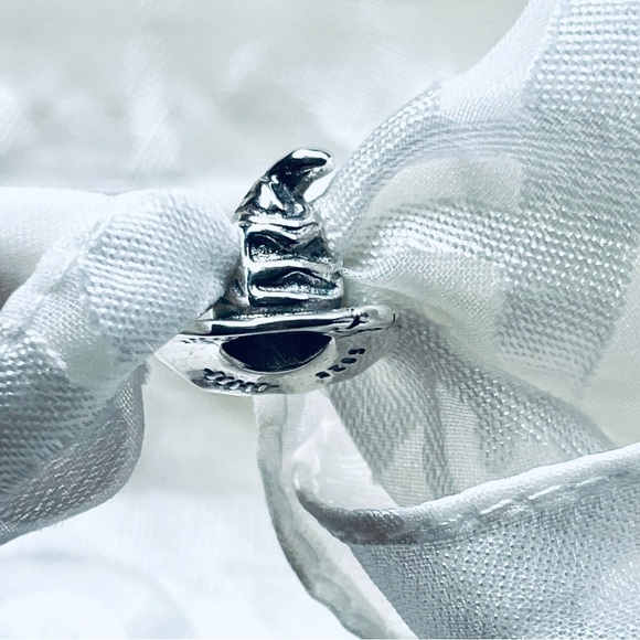 🧙♂️ NWOT Sorting Hat Charm – Harry Potter ✨ - Picture 3 of 12